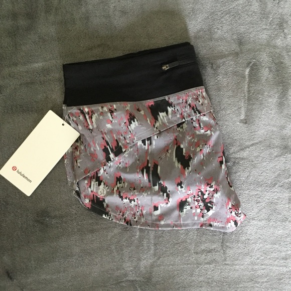 NWT Lululemon Speed Up LR Short 2.5” lined - Picture 3 of 12